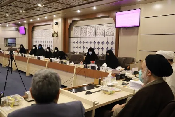دفاع از پایان‌نامه سطح 3 به زبان اسپانیایی در حوزه علمیه خواهران
