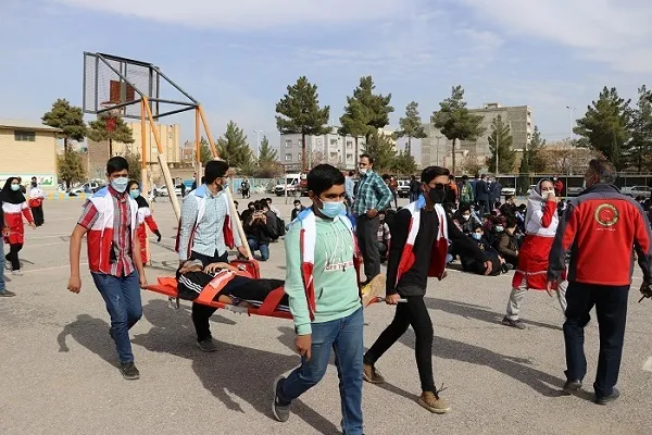 مانور سراسری ایمنی و زلزله در مدارس کرمان برگزار شد