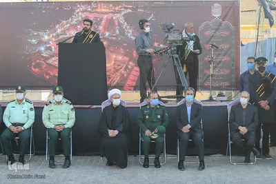 اهتزاز پرچم عزای اربعین در بین الحرمین شیراز