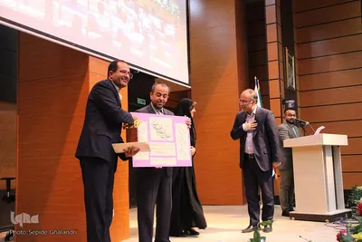تجلیل از برگزیدگان جایزه ملی جوانی جمعیت در خراسان‌جنوبی