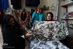 شهربانو، 47 ساله دارای 4فرزند است. شهربانو می‌گوید محل زندگی‌اش تا محل کارش بسیار دور است اما چاره‌ای ندارد.