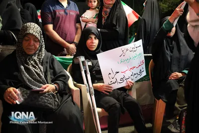 زنجیره مردمی حمایت از عفاف و حجاب در میدان شهدای اصفهان