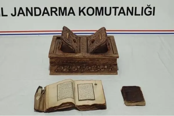 Kocaeli’de 14’üncü yüzyıla ait Kur’an-ı Kerim ele geçirildi