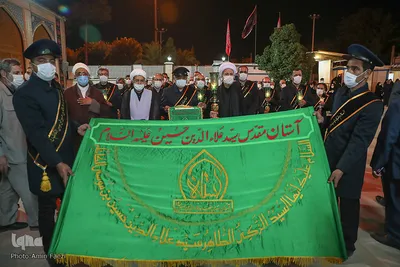 لاله گردانی خدام حرم شاهچراغ (ع) در شب اربعین حسینی