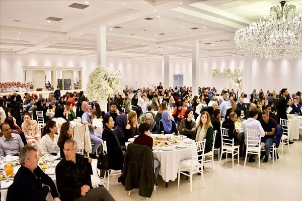 Hollanda'da Kudüs'teki bir okula yardım toplamak için iftar düzenlendi