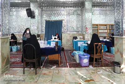 تولید ماسک توسط گروه جهادی و خادمین در امامزاده حسن(ع)