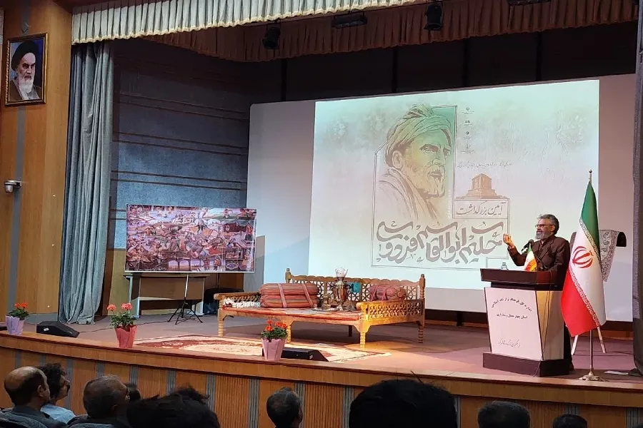 شاهنامه در پی تربیت انسان اخلاق‌مدار است