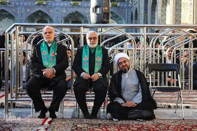 تعویض پرچم گنبد حرم امام رضا(ع)‎