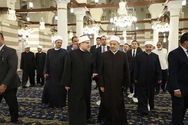 Le chef d'Al-Azhar visite la mosquée Sayéda Zeinab au Caire