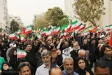 ایستادگی در ساحل بندرعباس؛ اجتماع روزه‌داران برای برائت از دشمن