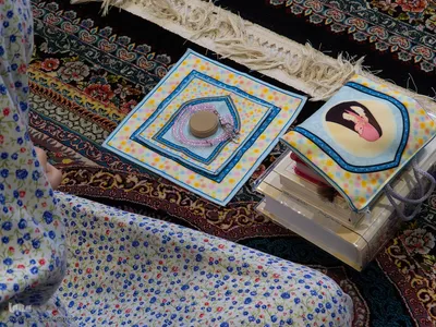 اعتکاف دانش‌آموزان دختر در مسجد سیدالشهدا(ع) خمینی‌شهر