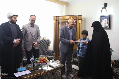 دیدار جامعه قرآنی با خانواده شهید اسماعیل احمدی