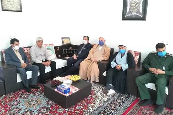 دیدار مسئولان کوهبنان با خانواده شهید «علی دژانکاه»