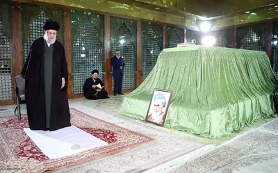 حضور رهبر معظم انقلاب در مرقد مطهر امام راحل و گلزار شهدای بهشت زهرا