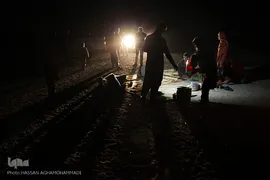 توزیع نذورات حسینی در میان گپرنشینان و اهالی فقیر روستاهای منطقه محروم جازموریان