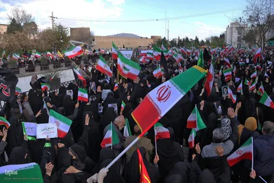 اجتماع بیعت شیرازی ها با سومین رهبر انقلاب