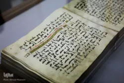 Le Coran attribué à l'Imam Ali (AS) dévoilé à Mashhad