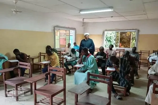 آزمون پذیرش طلاب نمایندگی المصطفی در ساحل عاج برگزار شد + عکس