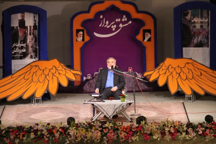 شهدا نمونه‌هایی از وجود خدا بین ما هستند