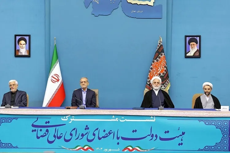 باید با همدلی و هم‌افزایی امور کشور را به پیش ببریم