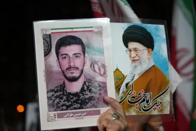 تشییع پیکر شهیدان «احمد میرزاوند» و «مرتضی بهاروند» و بیعت جامعه قرآنی لرستان با سومین رهبر انقلاب
