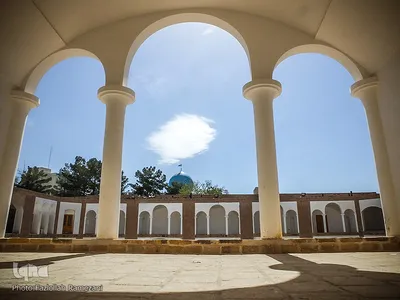 آثار تاریخی حسینه امام رضا(مدرسه شوكتيه) و منزل مرحوم پردلی با قدمتی 120 سال
