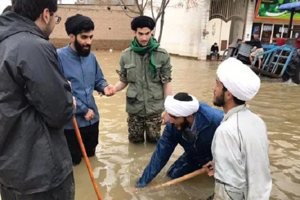 آمادگی طلاب کردستانی برای کمک به مردم سیل‌زده خوزستان