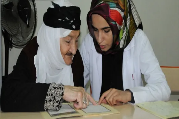 Torun sahibi ninelerin Kur'an-ı Kerim öğrenme azmi