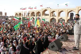 اجرای سرود «سلام فرمانده» در میدان تاریخی امیرچقماق یزد