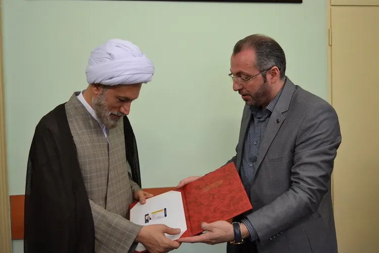 آیت‌الله دژكام خبرنگار افتخاری ایكنا شد