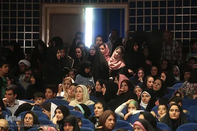 انبوه جمعیت در سالن برگزاری اختتامیه ششمین «جشنواره کتابخوانی رضوی»