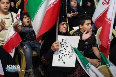 زنجیره مردمی حمایت از عفاف و حجاب در میدان شهدای اصفهان