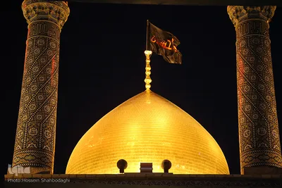 تعویض پرچم گنبد حرم رضوی در آغاز ماه محرم