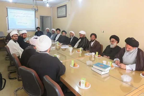 رساله «حسن خلق و اقامه نماز در اندیشه آیت‌الله محمد فاضل لنکرانی» دفاع شد