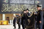 آیین سیاه‌پوشان و تعویض پرچم گنبد حرم حضرت شاهچراغ‌(ع)