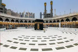 Kaaba öffnet schrittweise für Umra-Reisen