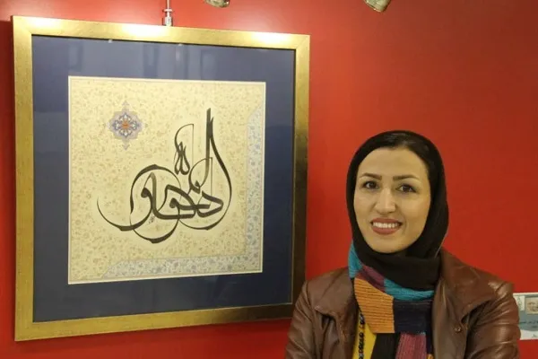 «قرآن و حافظ» دومین تجربه نمایشگاهی‌ام در خارج از کشور بود/ ضرورت توجه به وحدت‌ در خوشنویسی