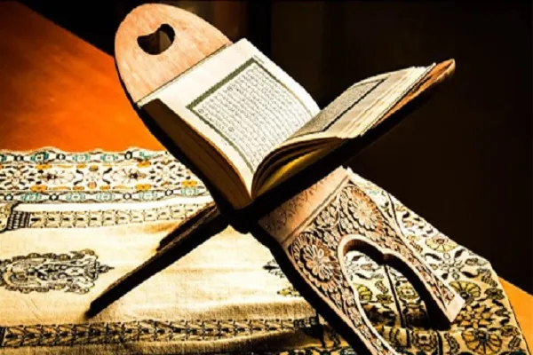 اجرای طرح ختم قرآن هدیه به رهبر کبیر انقلاب اسلامی در آذرشهر