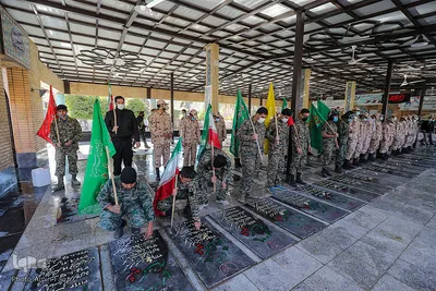 غبارروبی و عطرافشانی گلزار شهدای گمنام شیراز