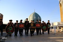آیین تعویض پرچم گنبد آستان مسجد مقدس جمکران در آستانه ایام فاطمیه
