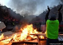 France : « Les gilets jaunes, un mouvement qui rassemble différentes formes de fragilités sociales »