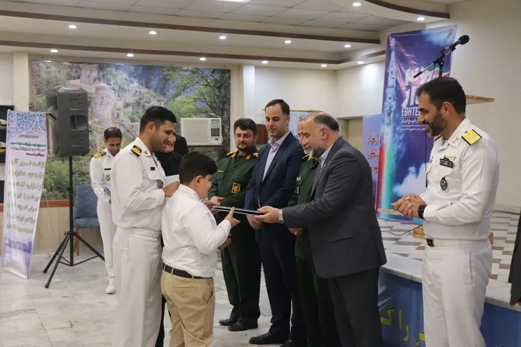 کارکنان اعزامی نیروی دریایی رشت به مأموریت ناوگروه ۸۶ تجلیل شدند