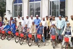 Apresiasi Anak-Anak Peserta Salat Berjamaah di Bangladesh