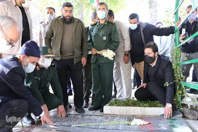 حضور فرمانده سپاه قدس در گلزار شهدای شیراز‎‎