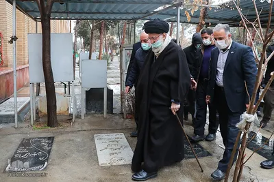 حضور رهبر فرزانه انقلاب در مرقد مطهر امام راحل و گلزار شهدای بهشت زهرا
