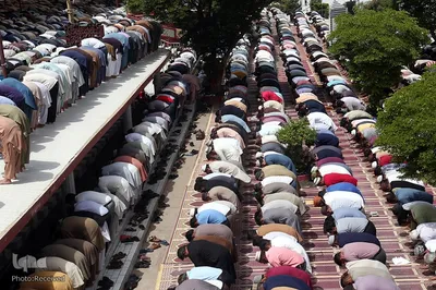 اقامه نماز جماعت مسلمانان جهان در رمضان