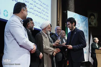 آئین اعطای تندیس ملی فداکاری دانشجویان ایران