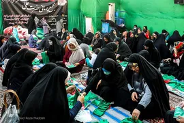آغاز بسته‌بندی لباس همایش عظیم شیرخوارگان حسینی در استان فارس‎‎‎‎