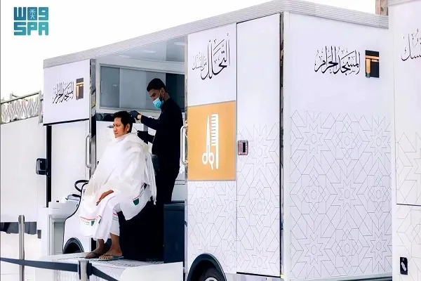 Un service gratuit de coupe de cheveux pour les pèlerins à la mosquée Haram