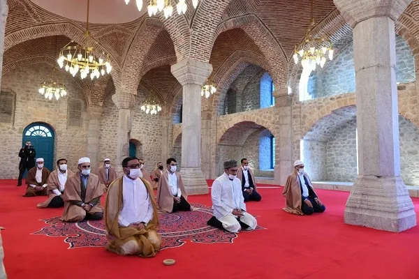 Yuxarı Gövhər ağa məscidində “Şükür” namazı qılındı